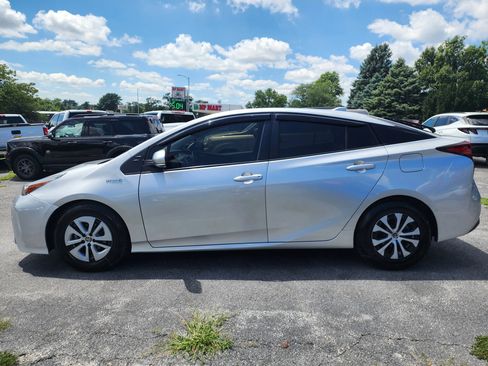 Used 2021 Toyota Prius XLE AWD/4WD image 4
