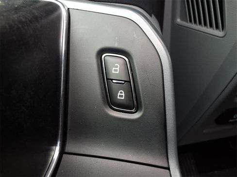 Used 2022 Ford F150 XLT w/ Equipment Group 302A High image 16