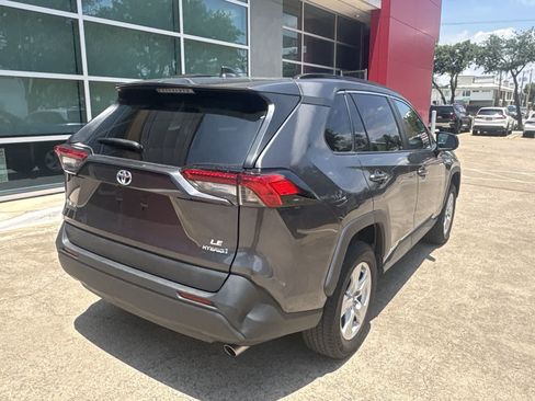 Used 2021 Toyota RAV4 LE AWD/4WD image 6