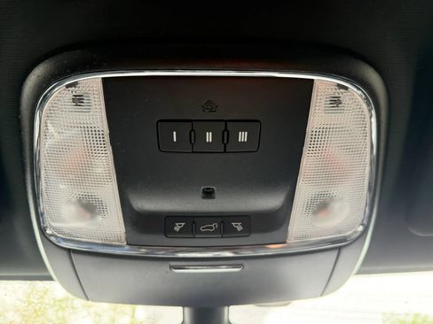 Used 2019 Jeep Grand Cherokee Laredo AWD/4WD image 27