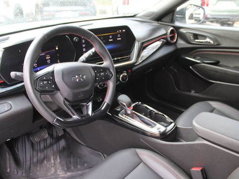 Used 2024 Chevrolet Trax RS image 22