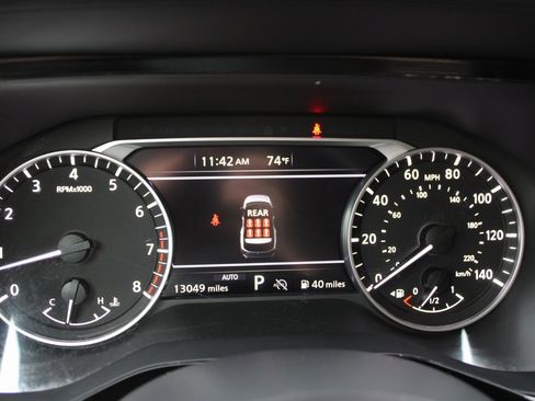 Used 2024 Nissan Pathfinder SV image 10