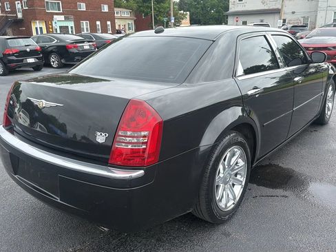 Used 2006 Chrysler 300 C w/ Navigation & Sound Group II RWD image 5