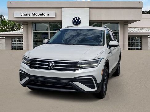 Certified 2023 Volkswagen Tiguan SE FWD image 1