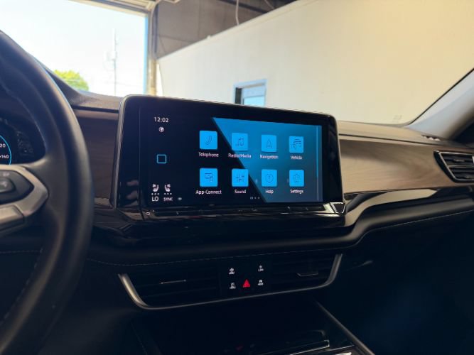 Used 2025 Volkswagen Atlas SE FWD image 14