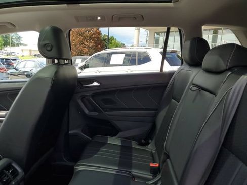 Certified 2024 Volkswagen Tiguan SE w/ Panoramic Sunroof Package FWD image 10