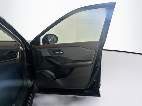 Used 2023 Nissan Rogue SV FWD image 32
