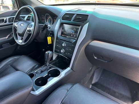 Used 2015 Ford Explorer XLT w/ Equipment Group 202B FWD image 17