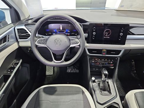 New 2026 Volkswagen Taos SE FWD image 14