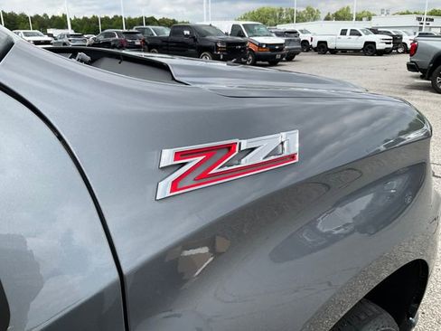 Used 2022 Chevrolet Silverado 1500 RST w/ Z71 Off-Road Package AWD/4WD image 9