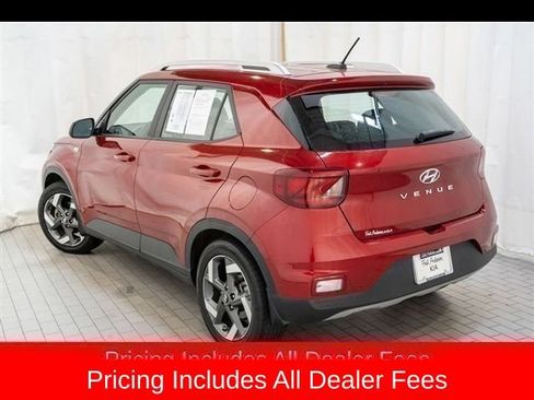 Used 2024 Hyundai Venue Limited FWD image 3
