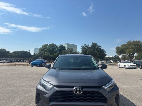 Used 2025 Toyota RAV4 LE AWD/4WD image 2
