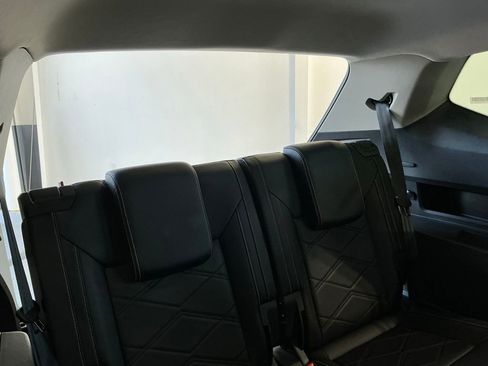 Used 2025 Volkswagen Atlas SE FWD image 21