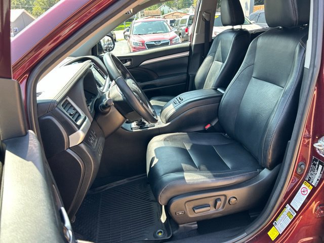 Used 2018 Toyota Highlander XLE AWD/4WD image 33