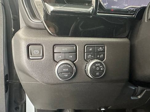Used 2025 GMC Sierra 1500 SLT AWD/4WD image 18