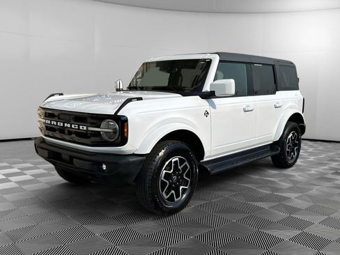 Used 2025 Ford Bronco Outer Banks AWD/4WD image 1