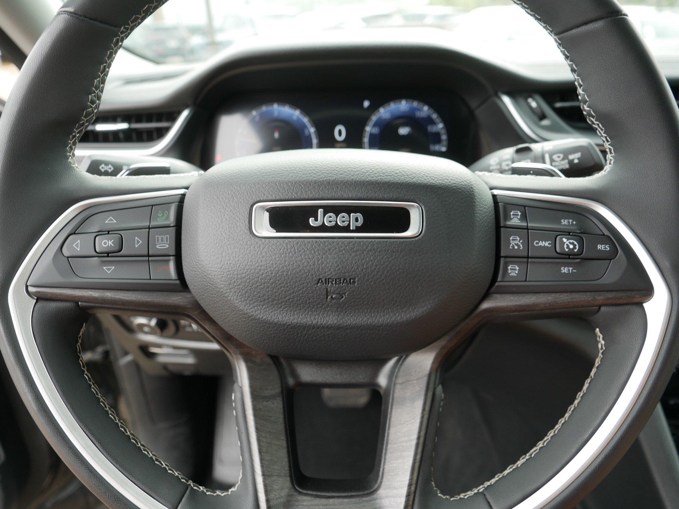 Used 2023 Jeep Grand Cherokee L Limited w/ Trailer Tow Group (B) AWD/4WD image 25