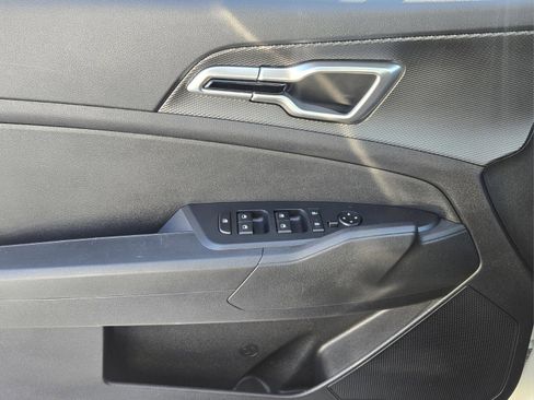 Used 2025 Kia Sportage LX image 23