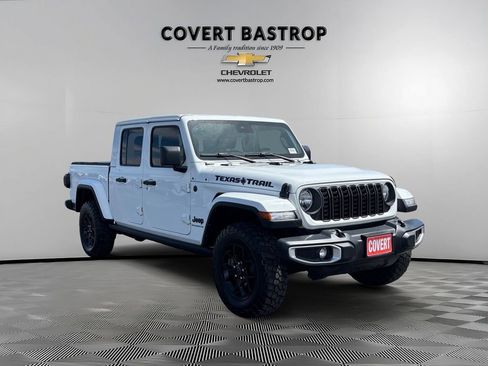 Used 2024 Jeep Gladiator Sport AWD/4WD image 7