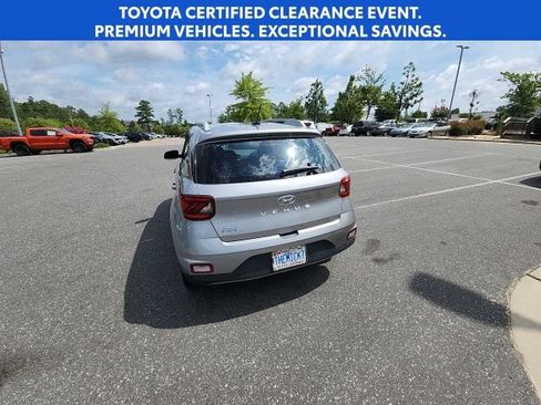 Certified 2024 Hyundai Venue SEL FWD image 11