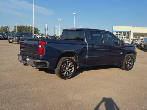 Used 2022 Chevrolet Silverado 1500 LT w/ Z71 Off-Road Package AWD/4WD image 8