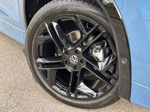 New 2026 Volkswagen Tiguan SE R-Line image 2