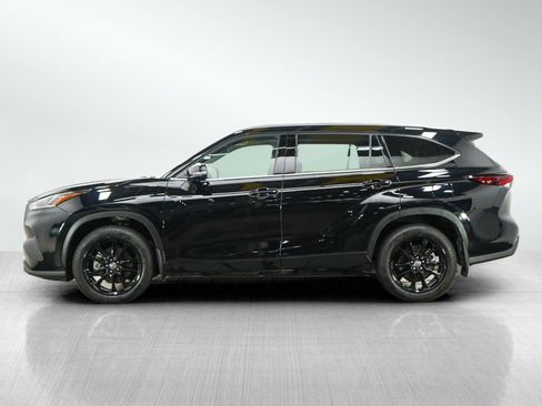 Used 2024 Toyota Highlander Limited AWD/4WD image 2