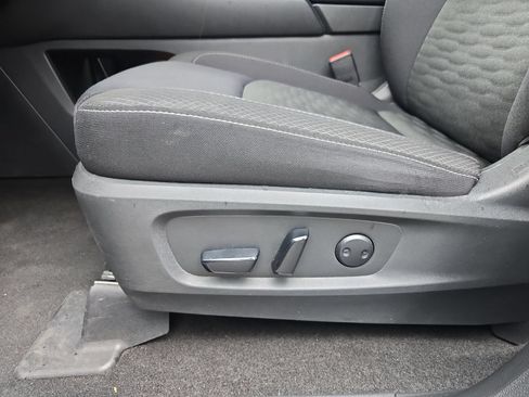Used 2025 Nissan Pathfinder SV FWD image 23