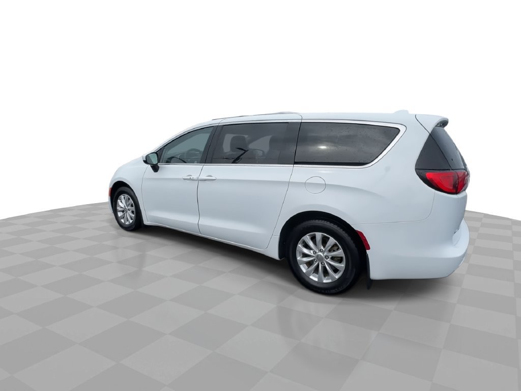 Used 2019 Chrysler Pacifica LX w/ Tire & Wheel Group FWD image 5