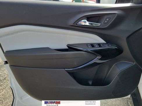 Used 2025 Chevrolet Trax LT FWD image 19