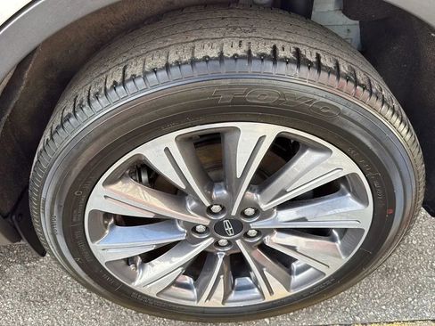 Used 2020 Lincoln Corsair Reserve w/ Equipment Group 201A image 9