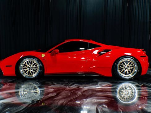 Used 2016 Ferrari 488 GTB RWD image 8