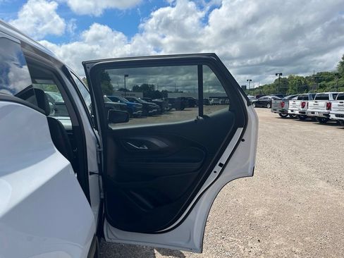 Used 2024 GMC Terrain SLT FWD image 32