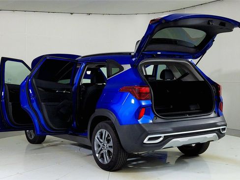 Used 2023 Kia Seltos S w/ Navigation Package image 11