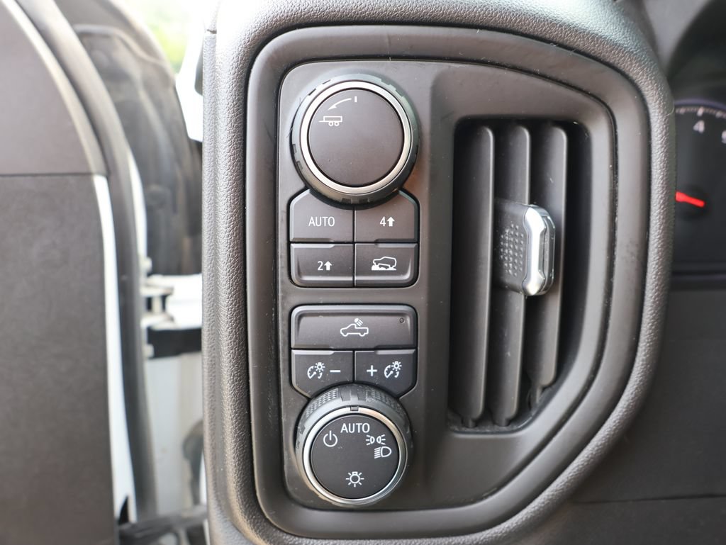 Certified 2022 Chevrolet Silverado 1500 Custom AWD/4WD image 12