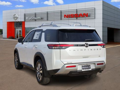 New 2025 Nissan Pathfinder SL image 5