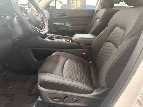Used 2023 Nissan Pathfinder SV w/ Black Appearance Package AWD/4WD image 27