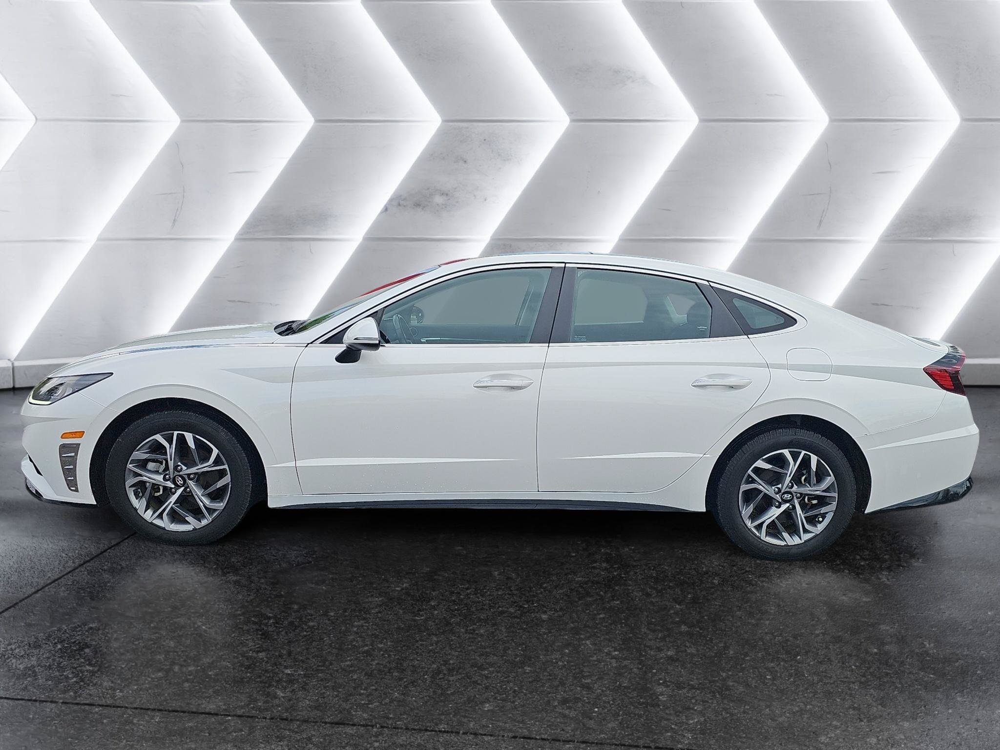Used 2022 Hyundai Sonata SEL w/ Convenience Package FWD image 4