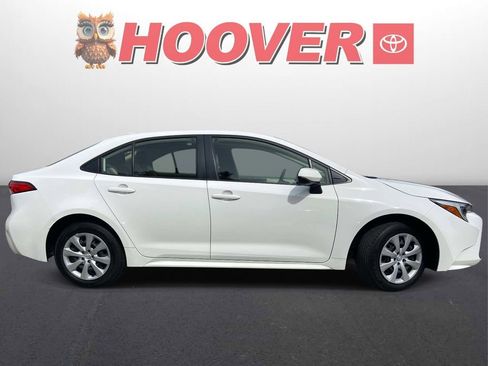 Used 2025 Toyota Corolla LE FWD image 2