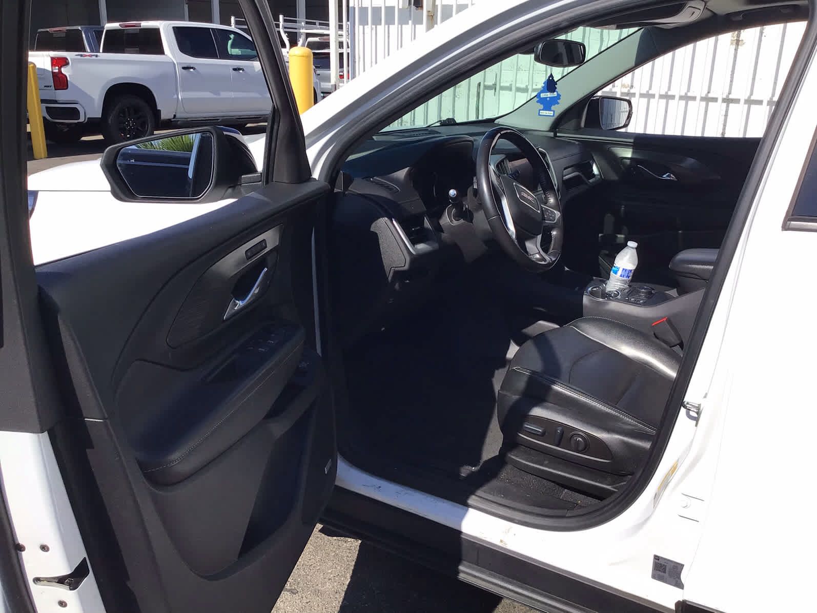 Used 2022 GMC Terrain SLT w/ Infotainment Package II FWD image 5