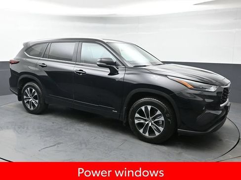 Certified 2026 Toyota Highlander XLE w/ Protection Package #3 (TMS) AWD/4WD image 9