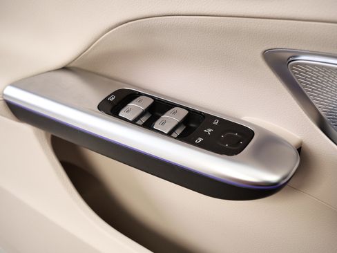 Certified 2025 Mercedes-Benz C 300 4MATIC Sedan image 32