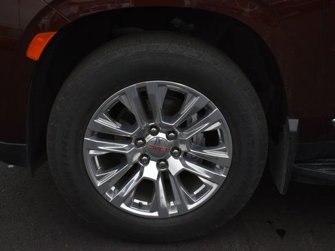 Used 2022 GMC Yukon XL Denali image 11