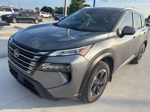 Used 2024 Nissan Rogue SV w/ SV Premium Package FWD image 1