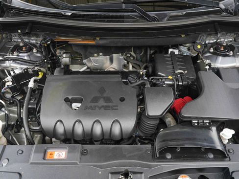 Used 2019 Mitsubishi Outlander ES AWD/4WD image 30