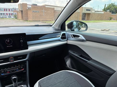 Used 2026 Volkswagen Taos SE FWD image 31