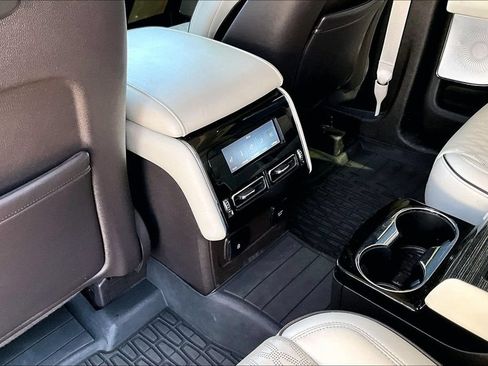 Used 2022 Lincoln Aviator Black Label w/ Dynamic Handling Package AWD/4WD image 10
