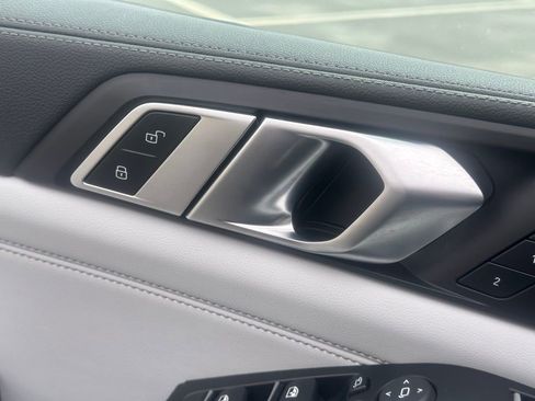 Used 2023 BMW X5 xDrive40i w/ M Sport Package image 23