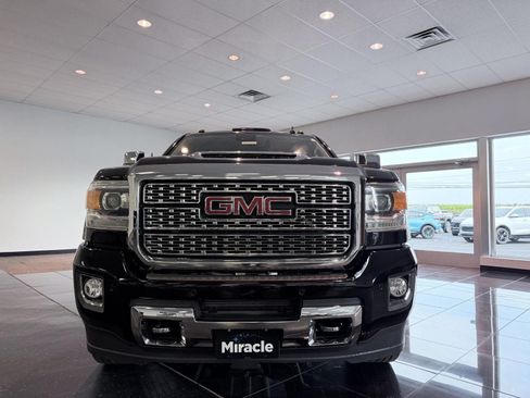 Used 2018 GMC Sierra 2500 Denali w/ Duramax Plus Package AWD/4WD image 16