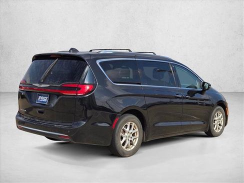 Used 2021 Chrysler Pacifica Touring-L image 5